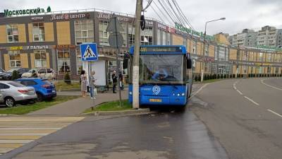 Автобус с пассажирами врезался в столб в Новой Москве