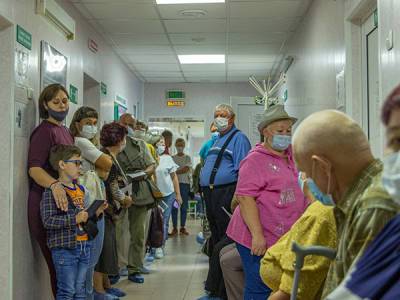 Большинство россиян, сделавших прививку от COVID-19, готовы к ревакцинации