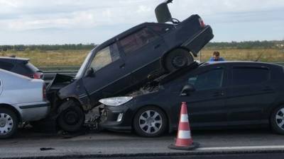 Лобовое ДТП на Кубани с участием трех машин унесло жизни пятерых человек