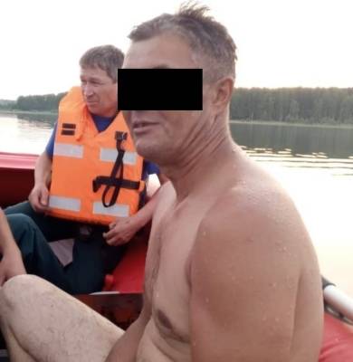 В Челябинской области достали из воды пьяного мужчину, пытавшегося переплыть озеро