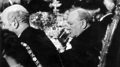 Пил или не пил: что стоит за легендой о любви Черчилля к армянскому коньяку