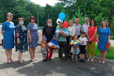 Жительница Амурской области родила десятого ребенка