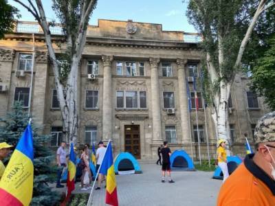 Молдавские унионисты взяли в осаду СИБ: Санду запугивает конкурентов