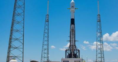 Маск в ярости. Случайный самолет сорвал запуск ракеты Falcon 9 с 88 спутниками на борту