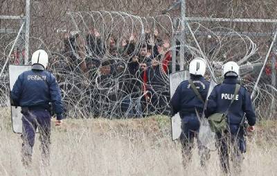 Выдворенные и обнажëнные: Турция «спасла» мигрантов на границе с Грецией