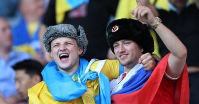 Без флага и с порванной майкой: чем закончилось "братание" фаната из РФ на матче Украина - Швеция (фото)