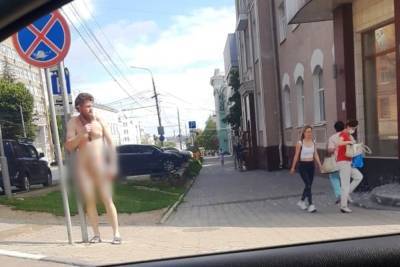 Голого мужчину заметили днем 30 июня на перекрестке проспекта Ленина и Льва Толстого в Туле