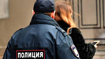 В Подольске полицейского ударили ведром за то, что он заступился за девушек