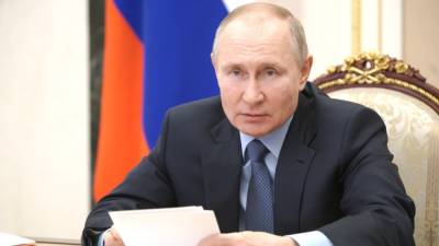 Путин начал отвечать на вопросы россиян в формате прямой линии