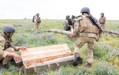 Артиллеристы провели учения на юге Украины