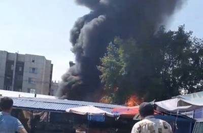 В Челябинске на продуктовом рынке произошел крупный пожар