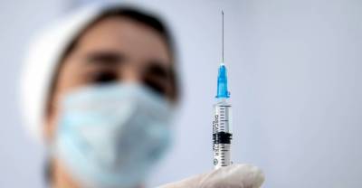 На Алтае предпринимателей призвали организовать массовую вакцинацию на предприятиях
