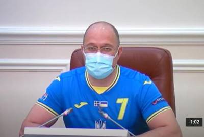 Министры надели на заседание Кабмина футболки сборной Украины, Шмыгаль превратился в Ярмоленко
