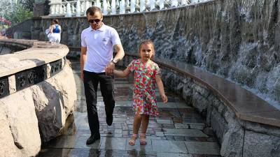 Путин пообещал разобраться с обращением о невыплате пособий родителям