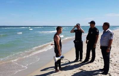 Фекалии обнаружили в Черном море, отдыхающим запрещено купаться: видео безобразия