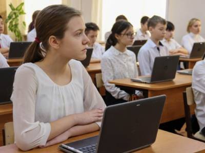 В 66 школах Астраханской области внедряют цифровую образовательную среду