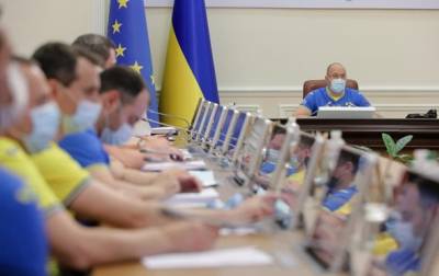 На заседание Кабмина все министры пришли в футболках сборной Украины