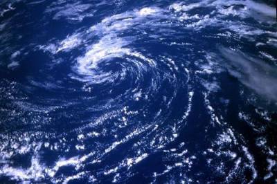 Фобос: Штормовой циклон набирает силу