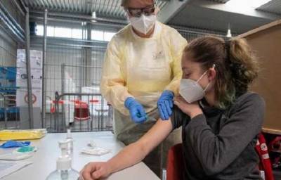За сутки 80 тысяч украинцев вакцинировали от COVID