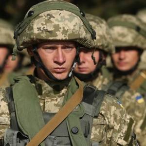 В Украине права военных мужчин и женщин могут уравнять в сфере соцзащиты