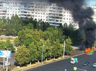 В Челябинске на оживленной дороге сгорело маршрутное такси
