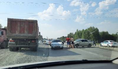 Трасса Тюмень - Омск перекрыта из-за серьезной аварии. Пробки растянулись на 4 км