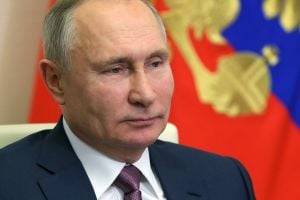 Путин признался, что ему сделали прививку российской вакциной