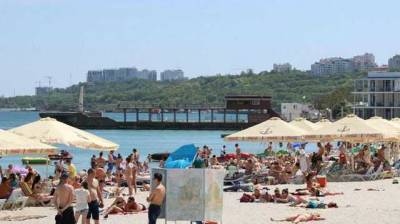 На курорте под Одессой запретили купаться в море: что произошло
