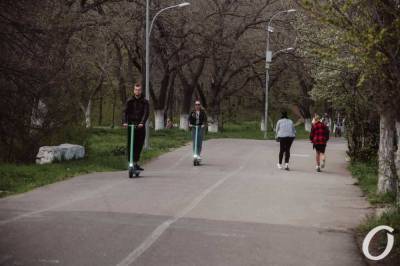 На Трассе здоровья в Одессе снова оживились самокатчики – в мэрии придумали, как их отвадить