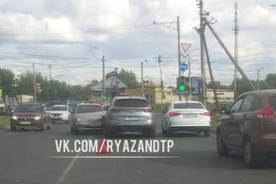 На улице Бирюзова в Рязани из-за ДТП образовалась пробка