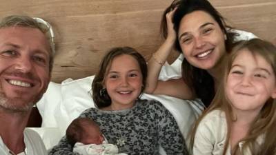 Кейт Хадсон - Гал Гадот - Приянка Чопра - "Чудо-женщина" стала многодетной матерью: первое фото - vesti.ru - Израиль