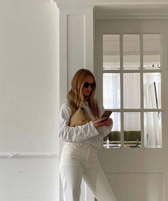 Как выглядят безупречные белые джинсы для лета? Показывает Роузи Хантингтон-Уайтли