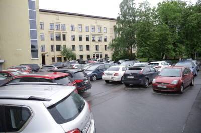 Петербургские автомобилисты смогут оплачивать парковку через приложение