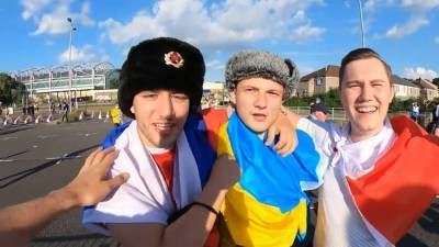 "Хотели мирно футбол посмотреть": Российский фанат рассказал, как поход на матч Украины обернулся разбитым лицом и порванным флагом