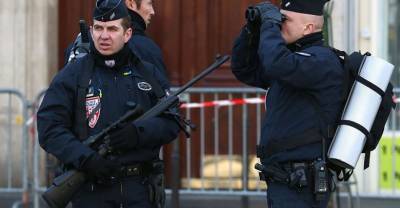 В Париже полиция застрелила мужчину, который угрожал детям ножом