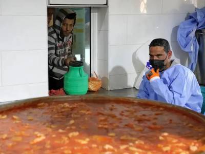 В Ираке повар упал в огромный чан с куриным супом и умер