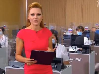 «Скучно, девочки?»: по Сети разлетелся видеофрагмент с «напряженной» работой операторов «прямой линии» с Путиным