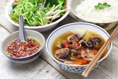 Какие продукты и блюда популярны во вьетнамской кухне?