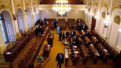 Чешская оппозиция не смогла вынести вотум недоверия правительству