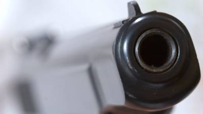Из-за конфликта на дороге водитель иномарки в Петербурге выстрелил в оппонента — видео