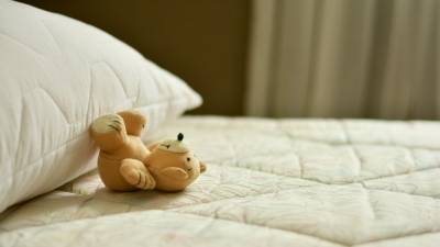 Блогер из Австралии предложила способ проверить срок годности подушки