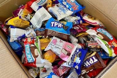 Дети в школе-интернате в Борзе получили конфеты от новогодних подарков работников ЗабТЭК