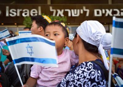 В Израиль прибыли 40 репатриантов, инфицированных «индийским» штаммом COVID-19