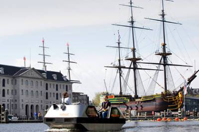 Амстердам заменит автомобили лодками-роботами