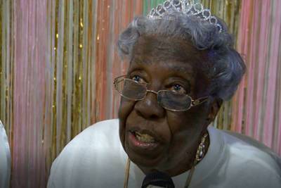 «Не суйте свой нос куда на надо»: 102-летняя именинница раскрыла секреты долголетия