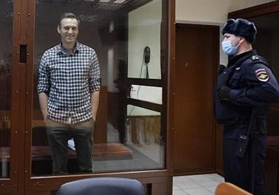 Находящийся в тюрьме Алексей Навальный празднует 45-летие