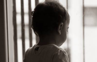 «Ребенок выпал из окна»: о чем должны помнить родители, что уберечься от трагедии?