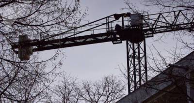 На кутаисском заводе рабочего насмерть задавил кран
