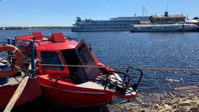 Три человека пострадали при столкновении судна с паромом в Якутии