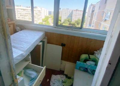 Упавшего с 14-го этажа годовалого ребенка в Москве закрыла на балконе мать